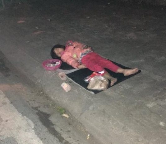 Tâm sự nghẹn đắng của bà ngoại bé gái 5 tuổi ngủ vỉa hè trong đêm lạnh ở Nam Định
