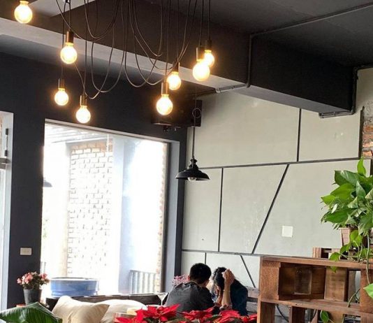 Đi uống cafe, chứng kiến cảnh hả hê: Chị chồng xông vào đánh ghen hộ em dâu